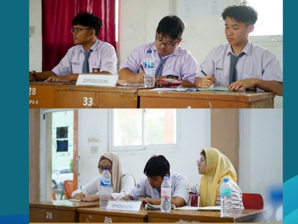 SMA METHODIST JUARA II DAN III DEBAT BAHASA INGGRIS PADA EVENT RIAB FAIR
